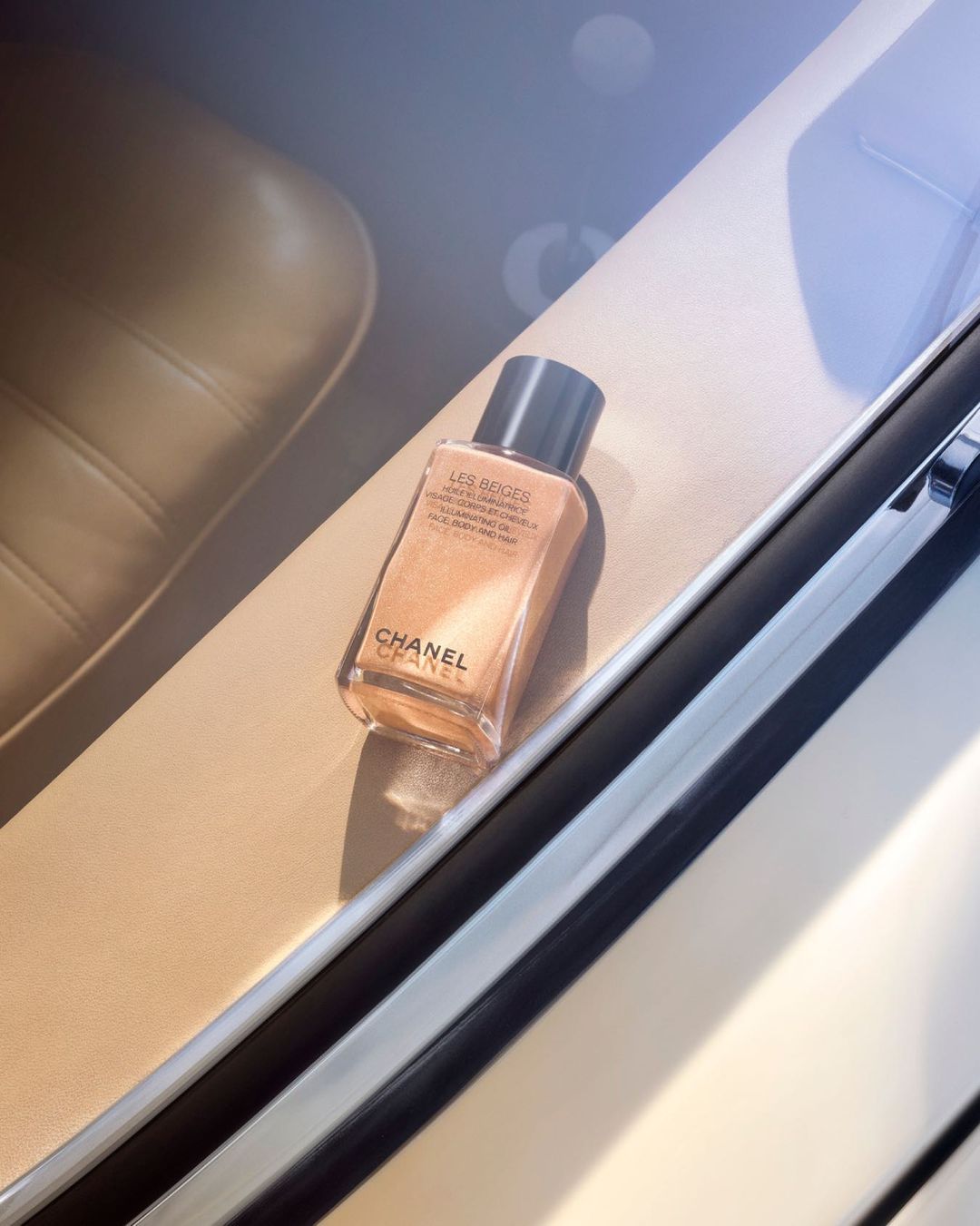 Lifestyle image of Chanel Les Beiges bronzing liquid