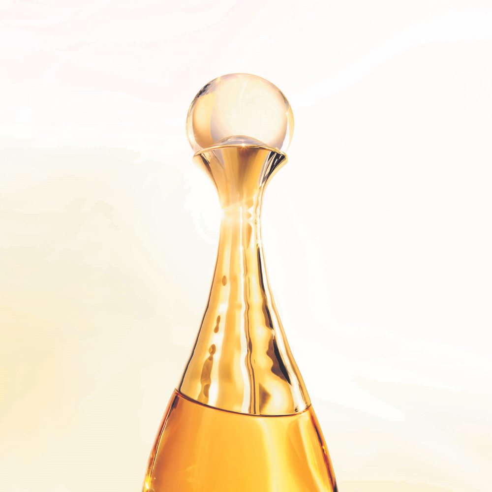 Perfume bottle of Dior J'adore L'Or