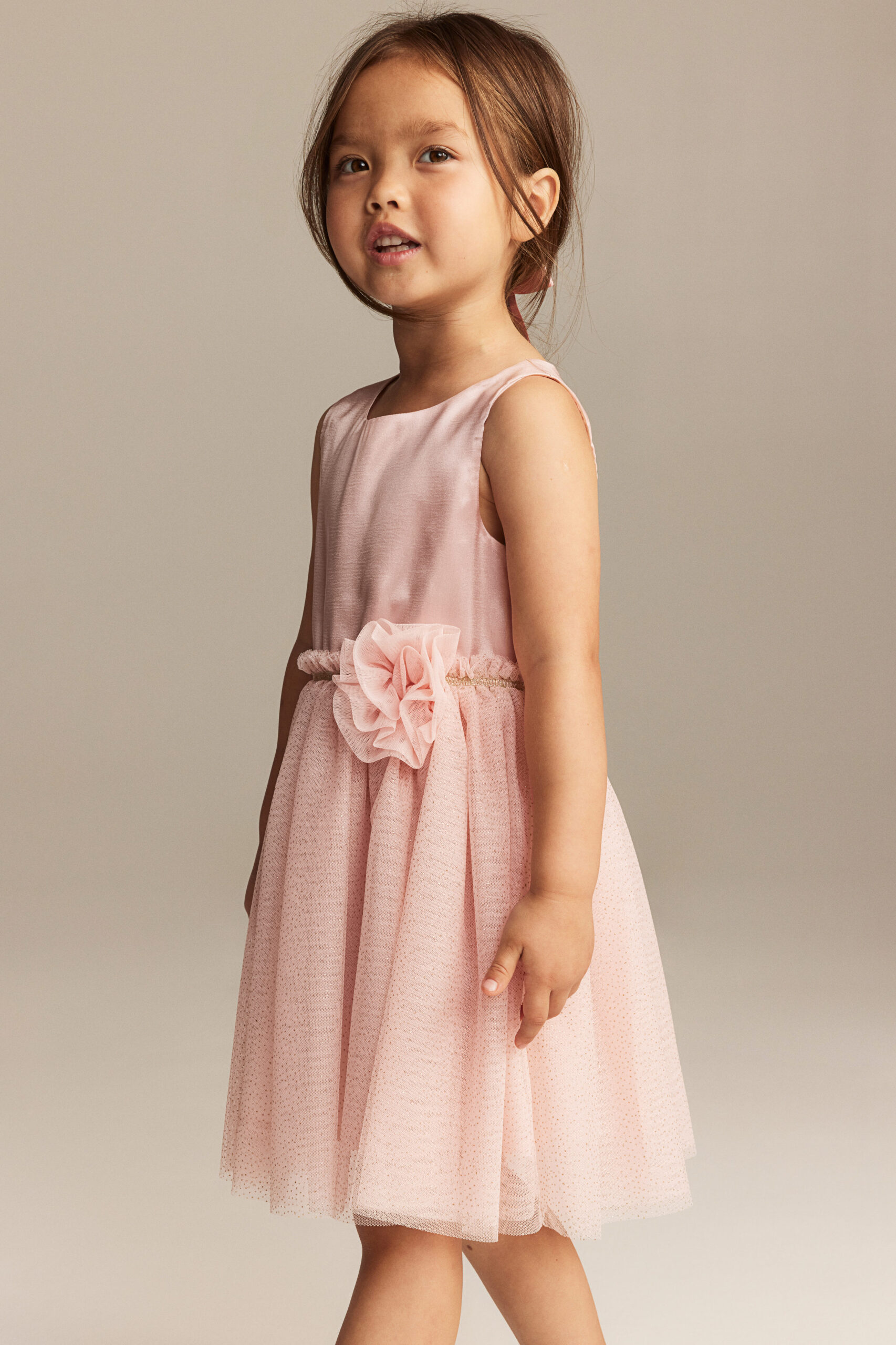 Little girl weaning a pink dress