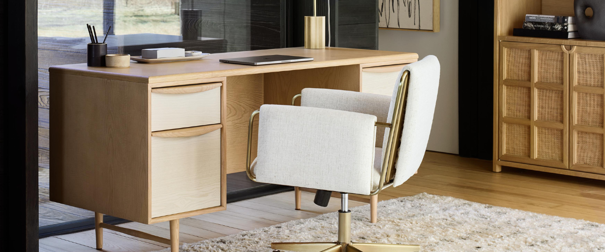 A rolling chair and a desk