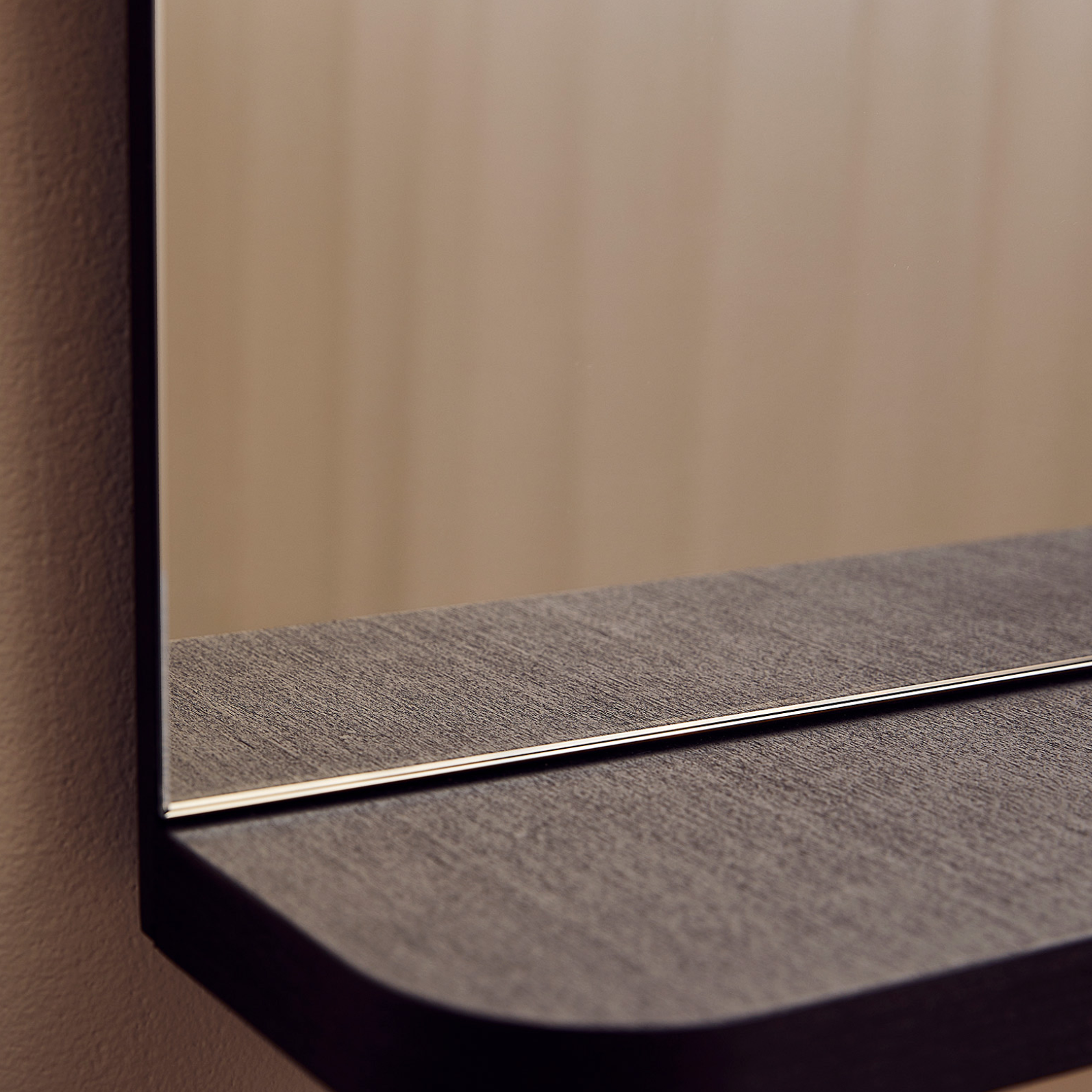 Mirror Close-Up