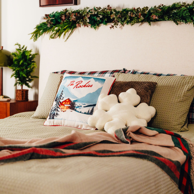 A bedroom decorated with holiday decor.