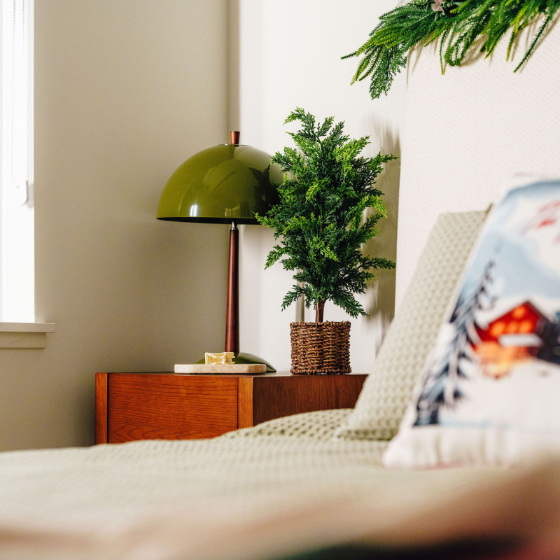 A bedroom decorated with holiday decor.